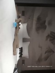 午夜寻花约了个长相甜美挺嫩萌妹TP啪啪，口交舔弄上位骑坐侧入猛操，呻吟娇喘非常诱人