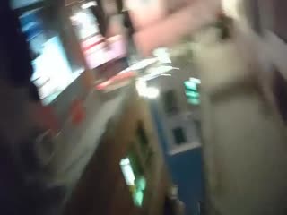 山鸡的鸡老哥带你找站街女，一路逛过去找了个不错少妇，快餐撸硬直接开操，抬起双腿抽插几下就射