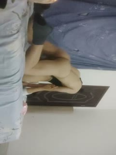 最牛视角站街女偷拍探花《素质嫖客》100块站操40多岁红衣阿姨搞完洗鸡巴还是臭的