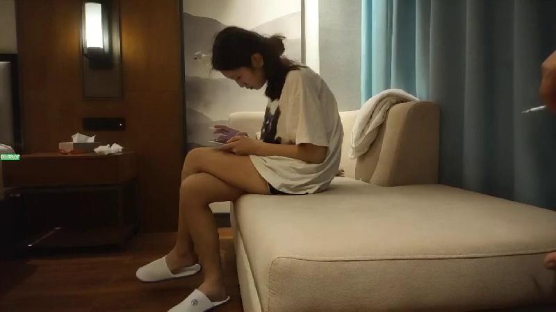 【秘密的咪咪】首场探花大圈小仙女神似刘浩存第二炮床上干香汗淋漓秀发凌乱