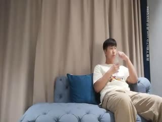 《小陈达星》不断变换姿势要把长腿妹子肏翻了～妹子差点对偷录中的手机起疑！