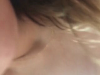 贵州兵哥新片宾馆啪啪良家少妇.刚开始假装矜持不愿意.谁知道一摸下去都是水.插进去的时候比鸡婆还要疯狂.无水印版