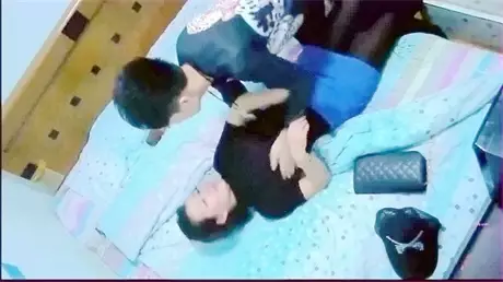 民宿宾馆偷拍附近大学校花级性感美女和帅气男友偷偷...