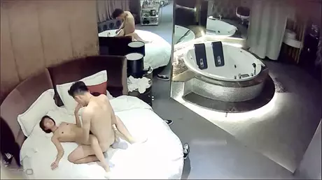 偷拍极品白领和男友酒店拍怕嗨皮