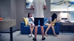 9总全国探花黄先生双飞嫩妹左拥右抱一起舔弄口交02