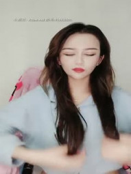 美丽性感御姐，寂寞拿来大黑牛紫薇，不约不约年前不约炮，大黑牛搞得骚穴很爽啊 看那表情满足了!